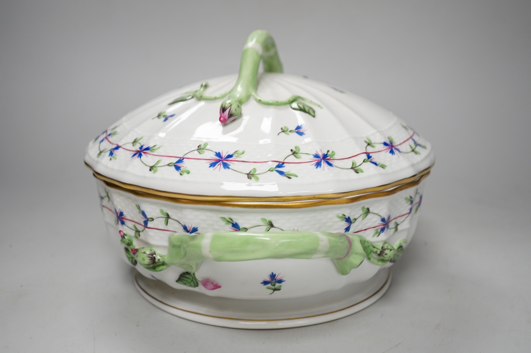 A Herend ‘Chantilly flowers’ tureen and cover, 22cm diam.